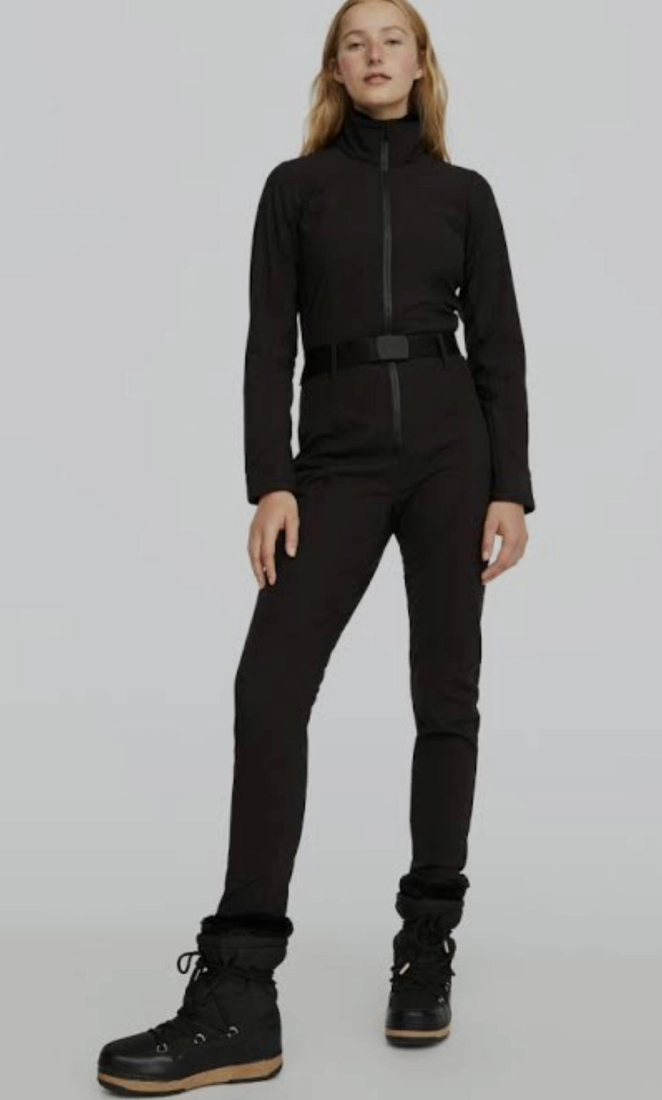 <p>Traje ski para nieve de color Azul Marino;</p>
<p>Marca Oysho</p> Traje para nieve