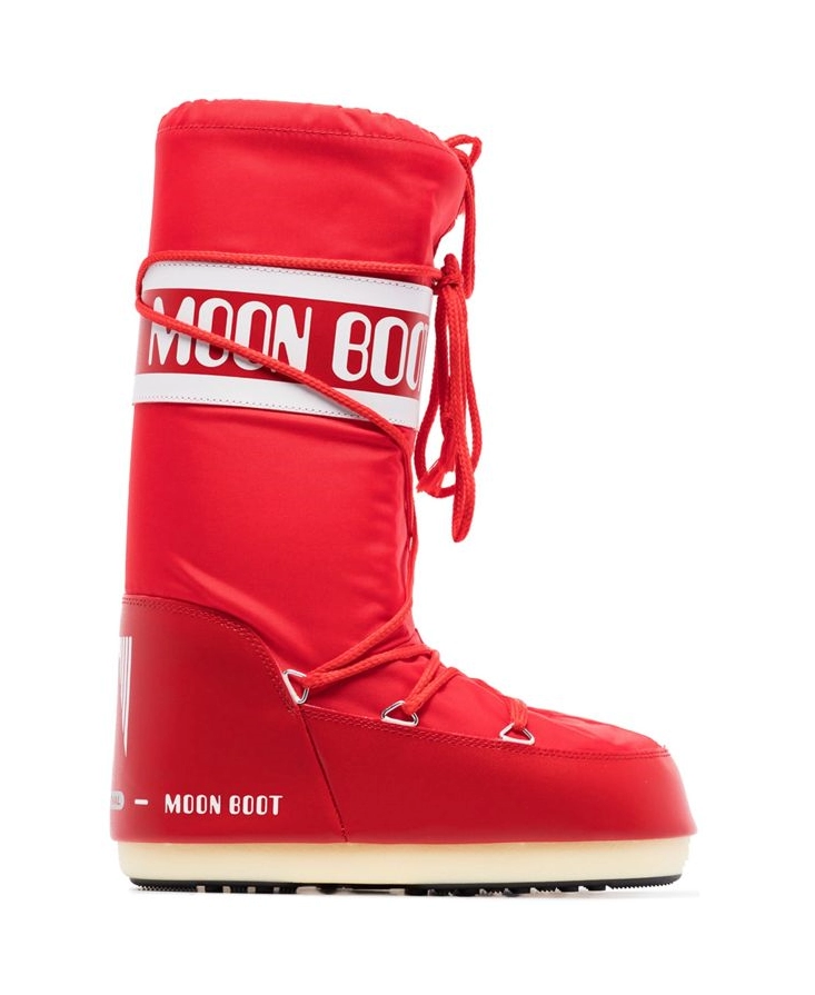 <p>¡Prepárate para enfrentar el invierno con estilo y comodidad con nuestras exclusivas botas de nieve disponibles para renta en nuestra plataforma!</p>
<p>Diseñadas para brindar la máxima protección contra el frío y la nieve, estas botas cuentan con una plataforma resistente que te mantendrá estable en terrenos resbaladizos. Su construcción impermeable asegura que tus pies se mantengan secos y cálidos en todo momento. Además, su diseño moderno y funcional garantiza que puedas lucir a la moda mientras te mantienes seguro. Ya sea que estés planeando una aventura en la montaña o simplemente quieras pasear por la ciudad durante los meses de invierno, nuestras botas de nieve de alta calidad son la elección perfecta. ¡Alquila las tuyas hoy mismo y prepárate para disfrutar del invierno sin preocupaciones!</p> Botas para nieve