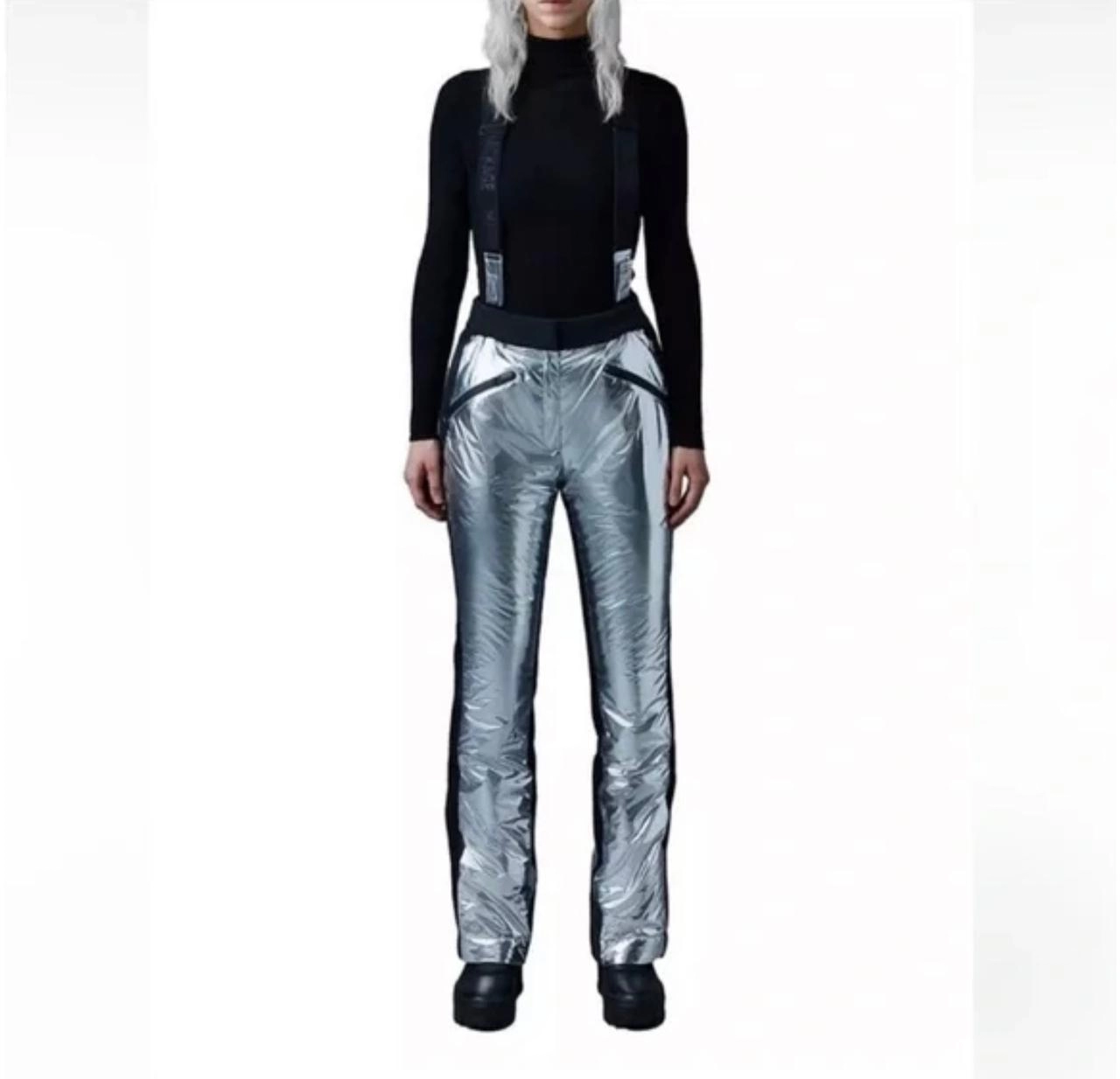 <p>Pantalón Mackage</p>
<p>Talla L</p>
<p>Contra Agua para ski</p> Pantalón overol ski