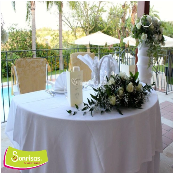 Mesa media luna para eventos y recepciones
